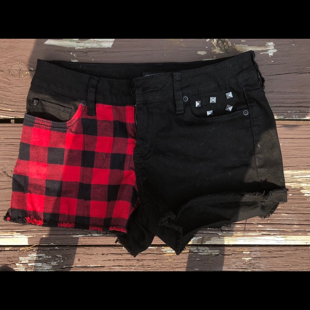 NWOT Hot Topic Lovesick Half and Half Short Shorts